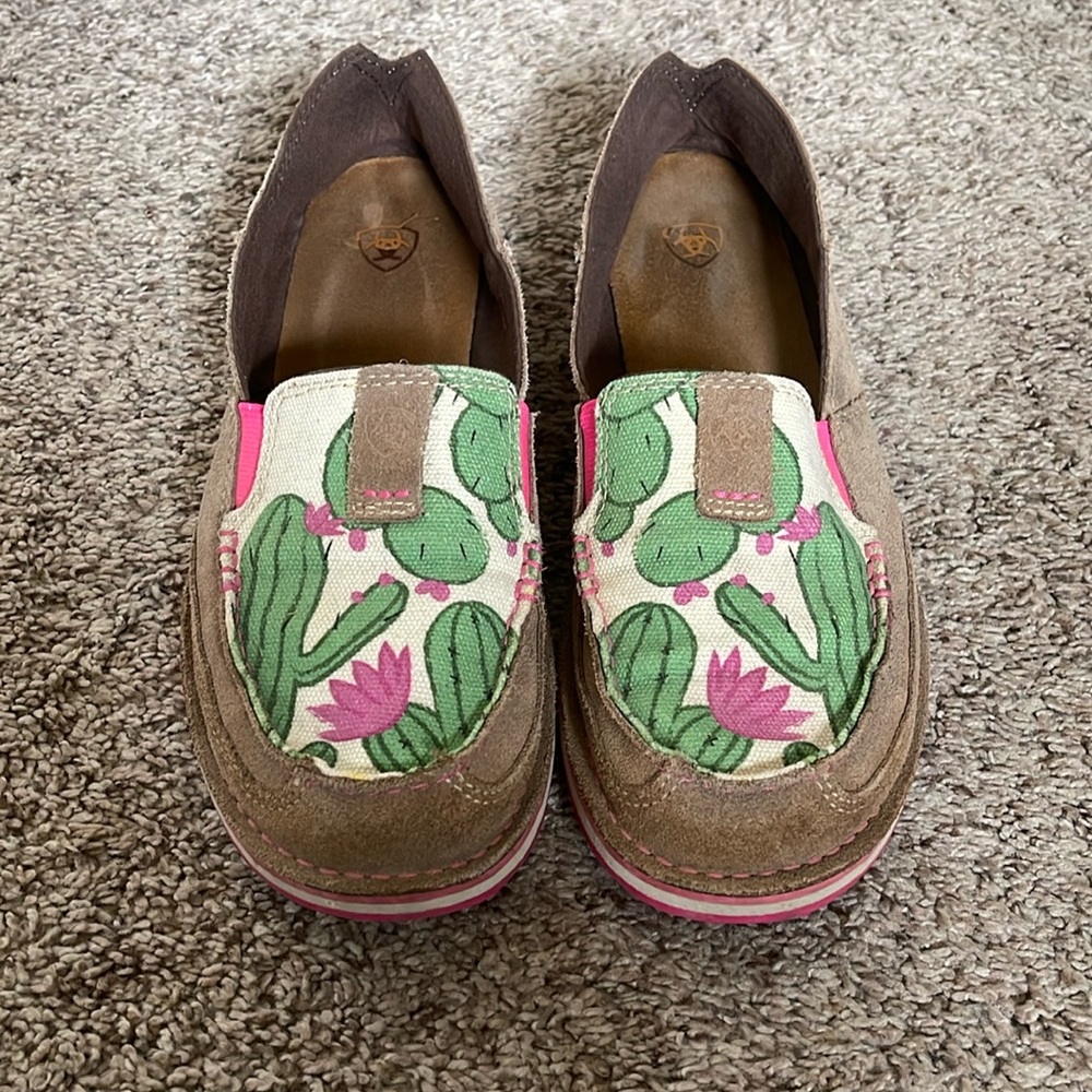 Women’s Ariat Cruisers